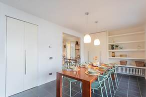 On the Lake - Private Garden Parking