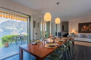 On the Lake - Private Garden Parking