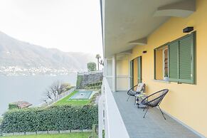 On the Lake - Private Garden Parking