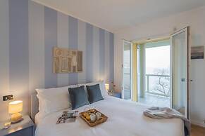 On the Lake - Private Garden Parking