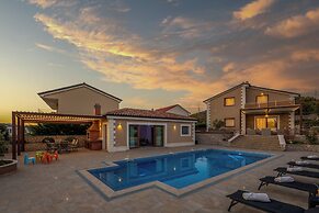 Villa Vilani Spa & Pool