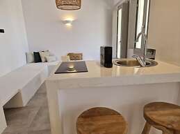MAEVA Santorini Suites