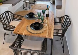 MAEVA Santorini Suites