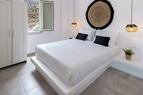 MAEVA Santorini Suites