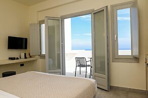 MAEVA Santorini Suites