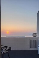 MAEVA Santorini Suites
