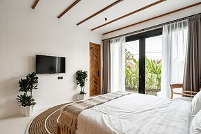 Udara Villa by EVDEkimi