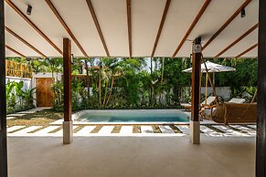 Udara Villa by EVDEkimi