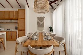 Udara Villa by EVDEkimi