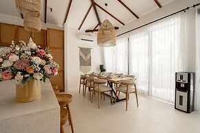 Udara Villa by EVDEkimi