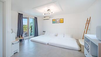 Jeju Hi Mom Kids Family Pension Silver