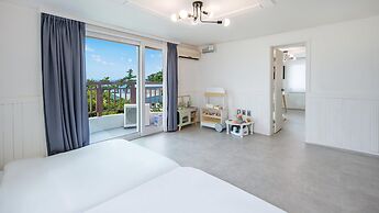 Jeju Hi Mom Kids Family Pension Silver