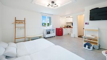 Jeju Hi Mom Kids Family Pension Silver