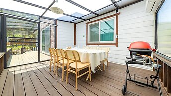 Danyang Dangdangi Dog Pension Black