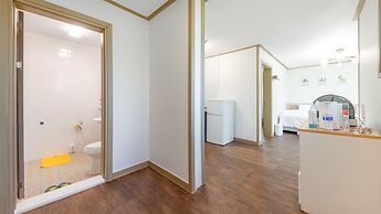 Danyang Dangdangi Dog Pension Black