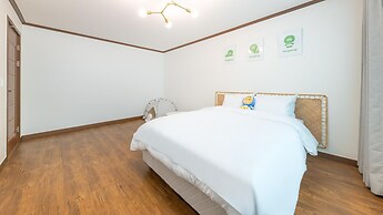 Danyang Dangdangi Dog Pension Black