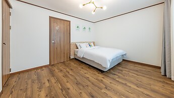 Danyang Dangdangi Dog Pension Black