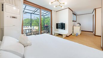 Danyang Dangdangi Dog Pension Black