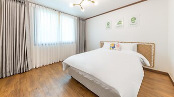 Danyang Dangdangi Dog Pension Black