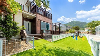 Danyang Dangdangi Dog Pension Black