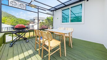 Danyang Dangdangi Dog Pension Black