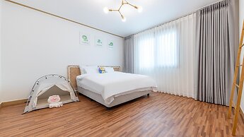 Danyang Dangdangi Dog Pension Black