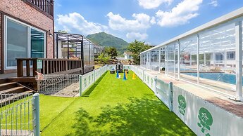 Danyang Dangdangi Dog Pension Black