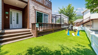 Danyang Dangdangi Dog Pension Black