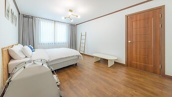 Danyang Dangdangi Dog Pension Black