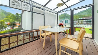 Danyang Dangdangi Dog Pension Black