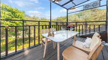 Danyang Dangdangi Dog Pension Black