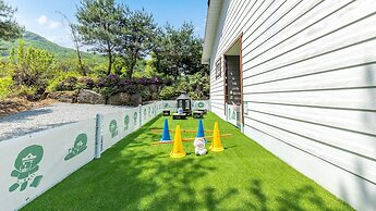 Danyang Dangdangi Dog Pension Black