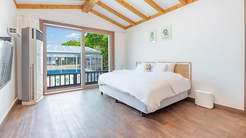 Danyang Dangdangi Dog Pension Black