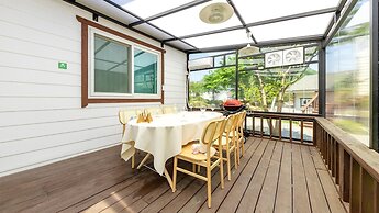 Danyang Dangdangi Dog Pension Black