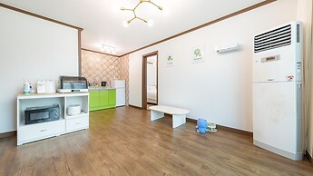 Danyang Dangdangi Dog Pension Black