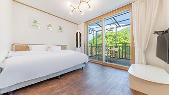 Danyang Dangdangi Dog Pension Black