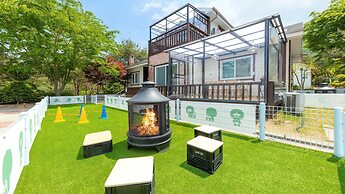 Danyang Dangdangi Dog Pension Black