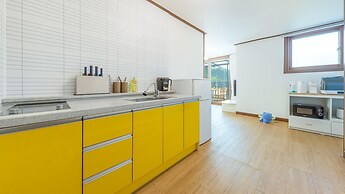 Danyang Dangdangi Dog Pension Black