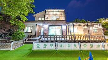 Danyang Dangdangi Dog Pension Black