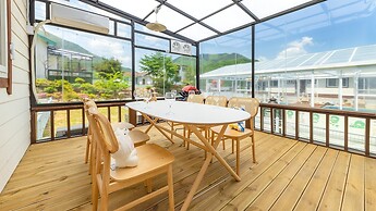 Danyang Dangdangi Dog Pension Black