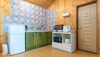 Danyang Dangdangi Dog Pension Black