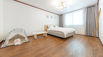 Danyang Dangdangi Dog Pension Black