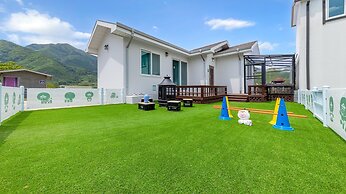 Danyang Dangdangi Dog Pension Black