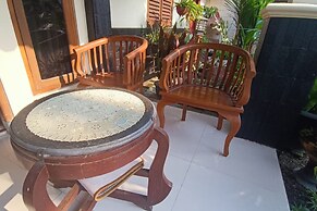 SPOT ON 93832 Lies Kostel Syariah