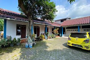 SPOT ON 93832 Lies Kostel Syariah