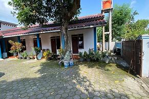 SPOT ON 93832 Lies Kostel Syariah