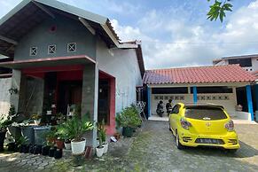 SPOT ON 93832 Lies Kostel Syariah