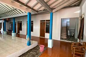 SPOT ON 93832 Lies Kostel Syariah