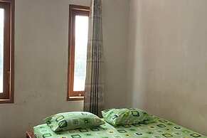 SPOT ON 93832 Lies Kostel Syariah