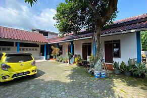 SPOT ON 93832 Lies Kostel Syariah